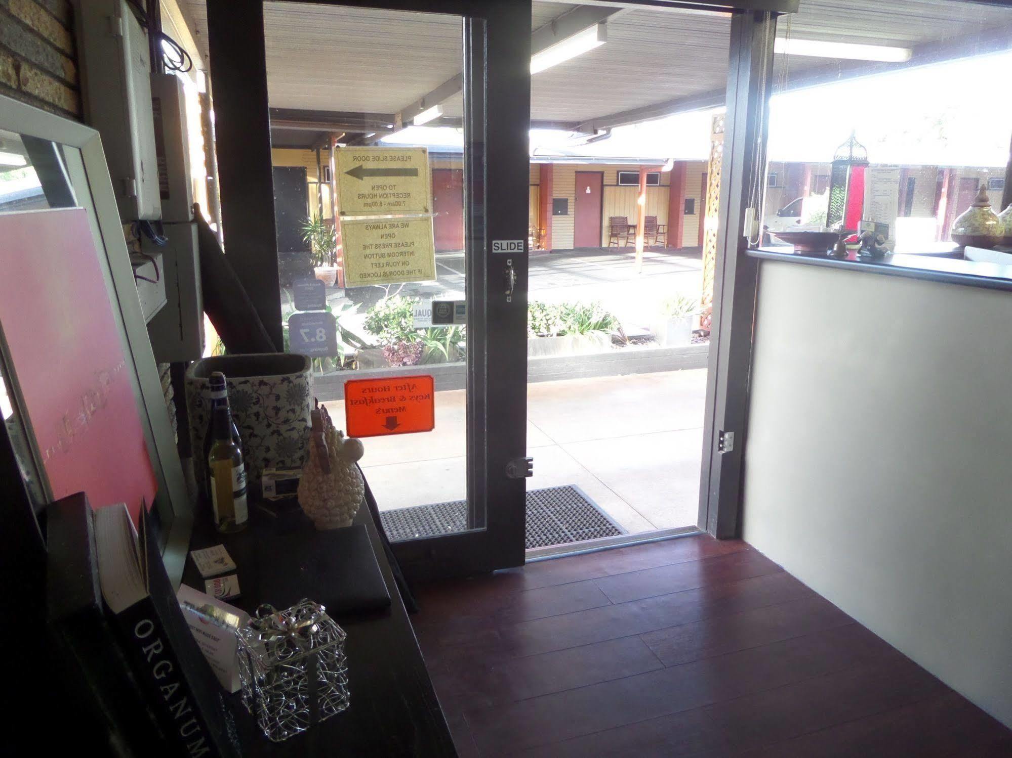 Motel Oasis Kingaroy Exterior photo